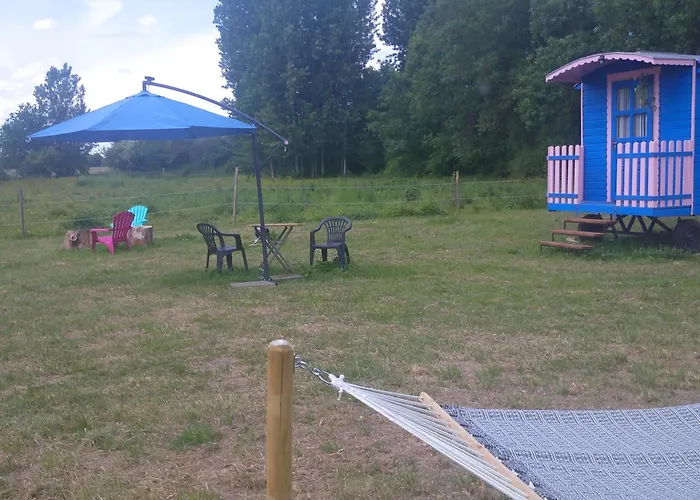 Landhaus Les Roulottes Du Moulin De Palet Chartrene